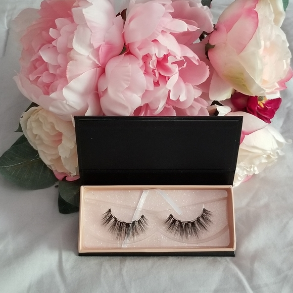 MOXIELASH-- Pretty Lash - Picture 5 of 7